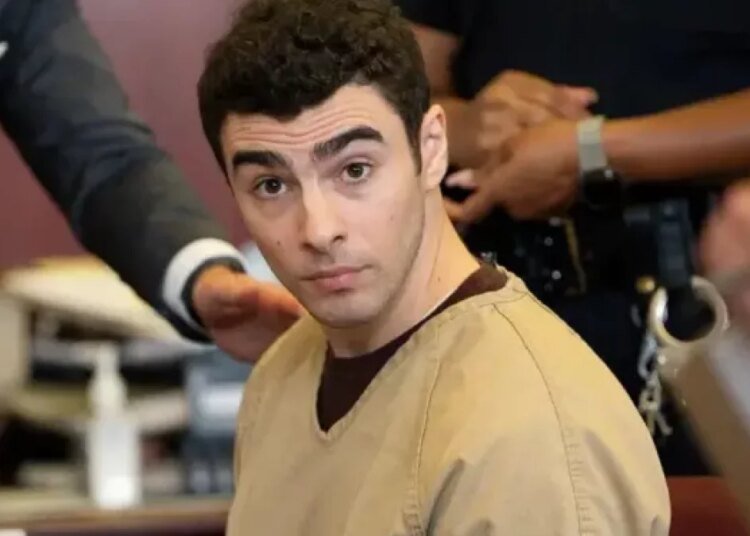 Juez excluye pruebas contra Luigi Mangione pero valida cuaderno y arma como evidencia clave