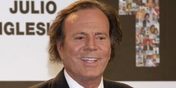 Julio Iglesias emprende acciones legales contra Yolanda Díaz por injurias y calumnias