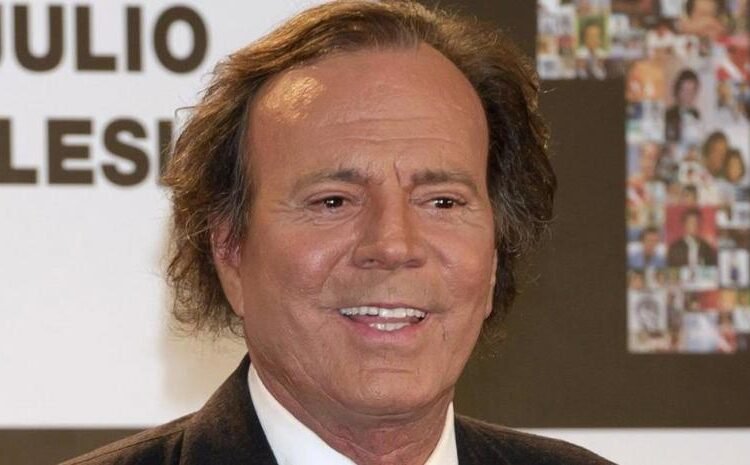 Julio Iglesias emprende acciones legales contra Yolanda Díaz por injurias y calumnias