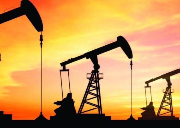 El precio del petróleo de Texas roza los 97 dólares por barril
