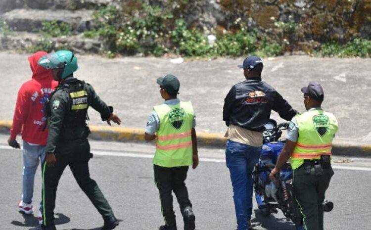 Escándalo: Agente de Digesett dispara a motoconchista tras recibir una bofetada