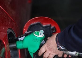 Golpe al bolsillo: Gasolinas y gasoil suben hasta 9 pesos desde esta semana