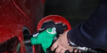 Golpe al bolsillo: Gasolinas y gasoil suben hasta 9 pesos desde esta semana