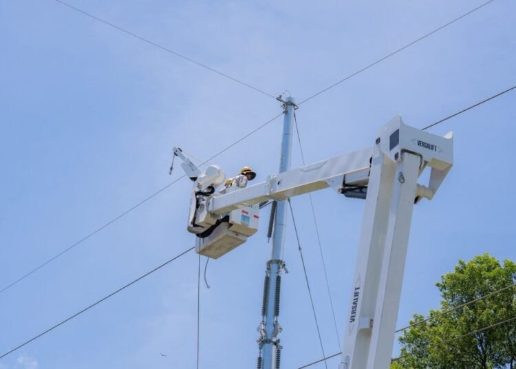 ETED realiza mantenimiento crítico en la línea Sabaneta – San Juan para optimizar el servicio eléctrico