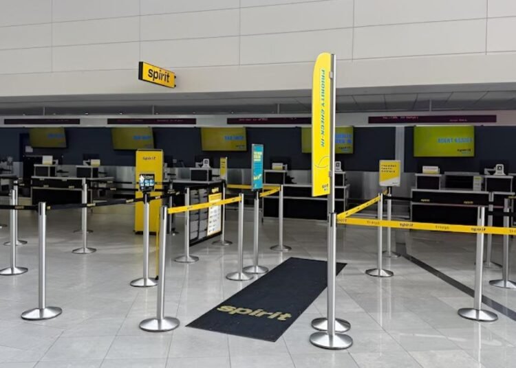 ¿Qué pasa con tu vuelo de Spirit tras el cierre de la aerolínea? Guía de pasos a seguir
