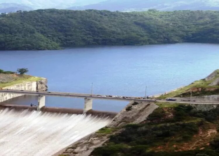 Alerta verde en Valverde: previenen riesgos por vertido en la presa de Monción