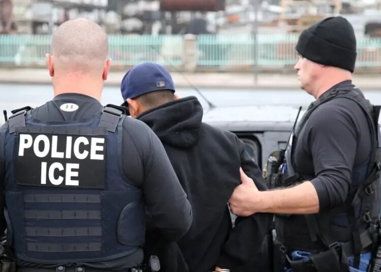 Freno judicial a ICE: Juez prohíbe arrestos en tribunales de inmigración de Nueva York