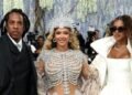 Met Gala: la locura de los invitados al desafiar el código de vestimenta con looks extremos