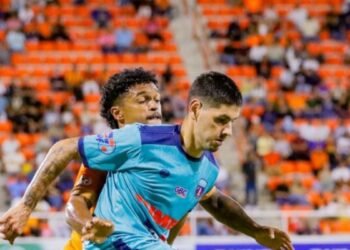 Marea salcedense invade Santiago: el sueño de la corona en el fútbol dominicano está a un paso