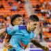 Marea salcedense invade Santiago: el sueño de la corona en el fútbol dominicano está a un paso