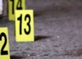 Hallan seis cuerpos calcinados y con impactos de bala al interior de vehículos