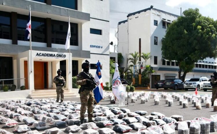 DNCD incauta 1,295 paquetes de droga y arresta a cuatro personas en costas de Pedernales