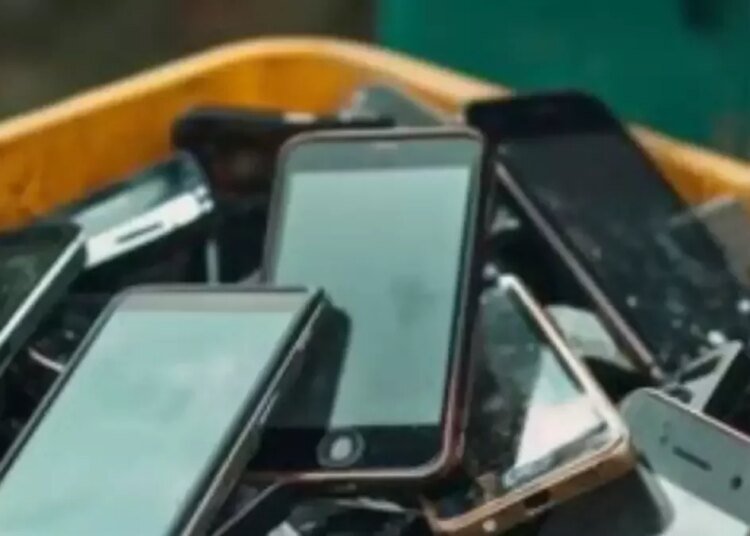Prohibir los celulares en clase: la postura definitiva de los expertos que está cambiando las escuelas