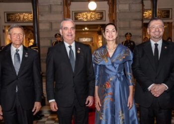 Abinader y Rodrigo Chaves estrechan lazos diplomáticos durante cena oficial en Costa Rica