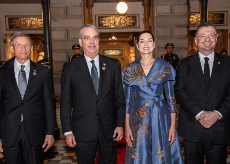 Abinader y Rodrigo Chaves estrechan lazos diplomáticos durante cena oficial en Costa Rica