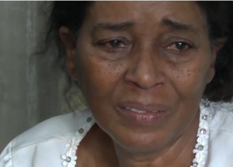 Madre de joven asesinado en Boca Chica clama por justicia y niega vínculos de su hijo con la delincuencia