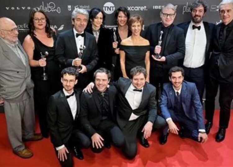 Los Domingos hace historia y gana el Premio Platino del Público a Mejor Película Iberoamericana