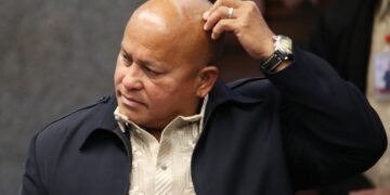 Exjefe de la policía en Filipinas se refugia en el Senado para evitar su arresto: estos son los cargos en su contra