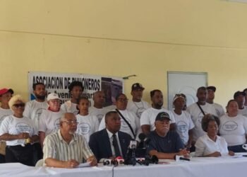 Buhoneros en vigilia permanente exigen respuesta urgente de Carolina Mejía