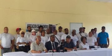 Buhoneros en vigilia permanente exigen respuesta urgente de Carolina Mejía