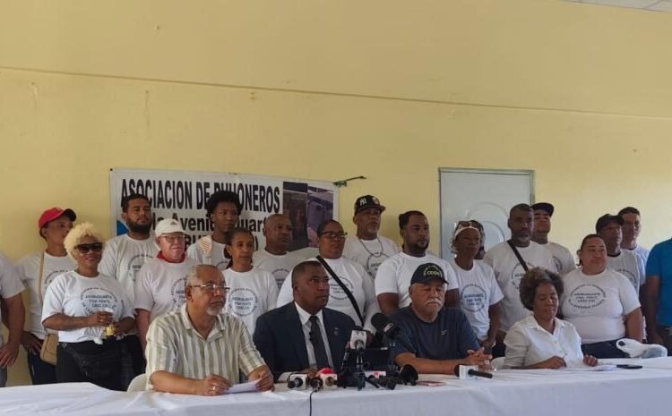 Buhoneros en vigilia permanente exigen respuesta urgente de Carolina Mejía