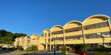 Caos en liceo de Chile: 7 docentes heridos y 14 estudiantes detenidos tras masiva pelea
