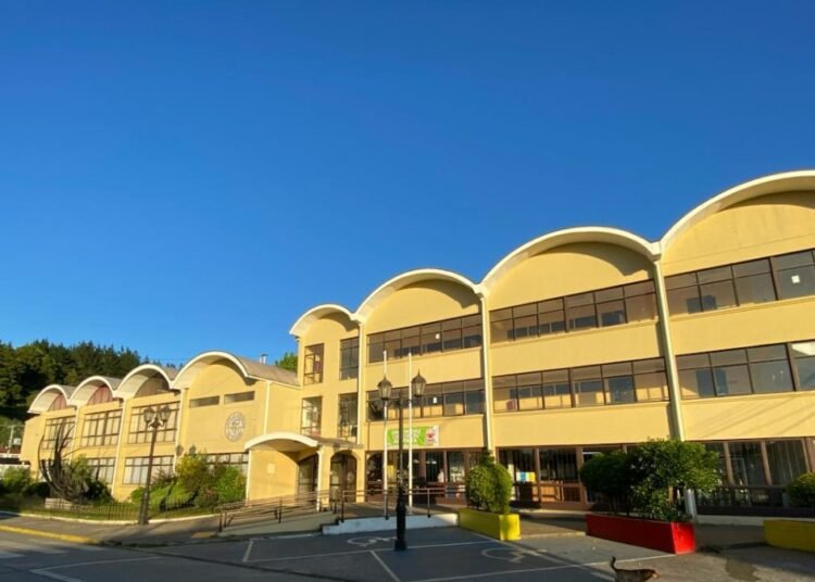 Caos en liceo de Chile: 7 docentes heridos y 14 estudiantes detenidos tras masiva pelea