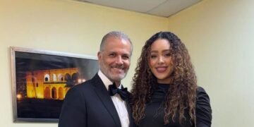 El emotivo gesto de la esposa de Carlos Alfredo que desafía los prejuicios sobre la edad