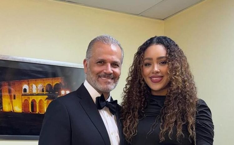 El emotivo gesto de la esposa de Carlos Alfredo que desafía los prejuicios sobre la edad