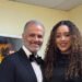 El emotivo gesto de la esposa de Carlos Alfredo que desafía los prejuicios sobre la edad