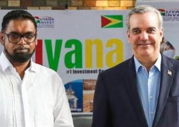 Abinader llega a Guyana para sellar una alianza estratégica clave con el presidente Mohamed Irfaan Ali