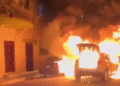 Así se originó el voraz incendio que consumió dos vehículos en la Zona Colonial