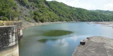 Alerta: COE prohíbe acceso al río Nizao y balnearios por peligrosas operaciones en presa Valdesia