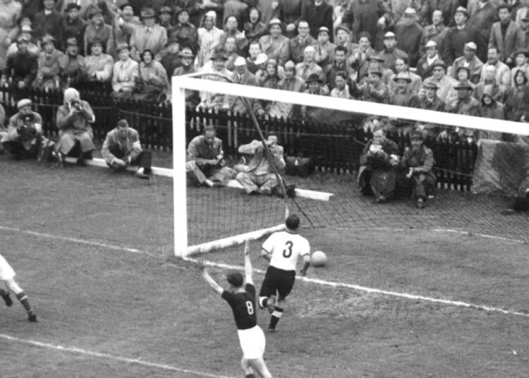 ¿Llegó el fin del récord de 27 goles de la Hungría de Puskás?