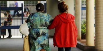 Indignación en Río: detienen a seis adolescentes por violación grupal a una joven