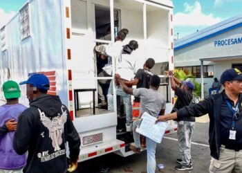 Migración detiene a casi 2,000 indocumentados y deporta a más de 1,200 en una sola jornada
