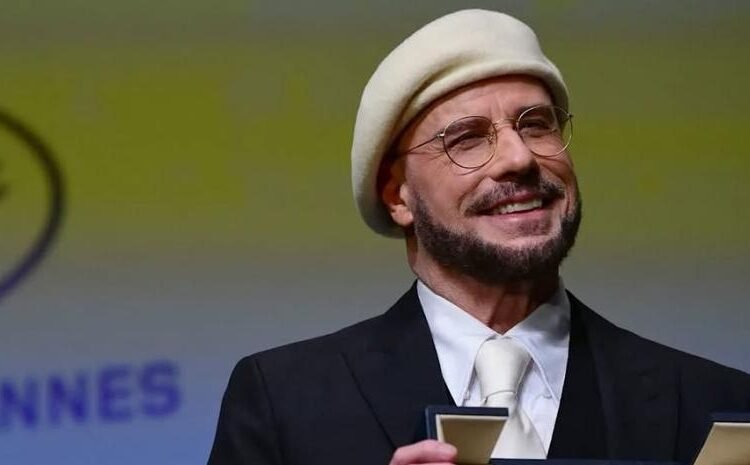 John Travolta recibe por sorpresa una Palma de Oro de honor en Cannes: “Es más que un Óscar”