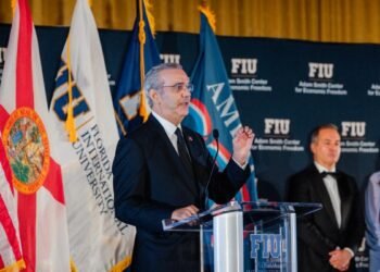 Luis Abinader vuelve a República Dominicana tras intensa agenda de trabajo en Miami