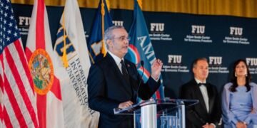 Luis Abinader vuelve a República Dominicana tras intensa agenda de trabajo en Miami