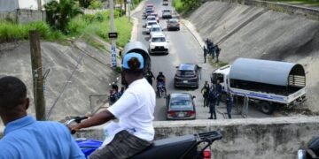 Caos en La Cuaba: Policía lanza bombas lacrimógenas contra manifestantes que apoyan planta de residuos sólidos