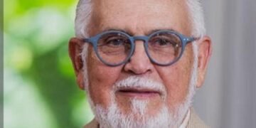 Último adiós al arquitecto Tony Caro tras su fallecimiento por infarto