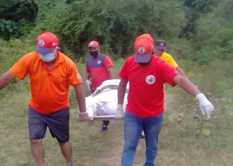 Hallan cuerpo de mujer en estado de descomposición en Las Galeras en medio de ola de feminicidios
