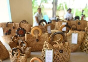 De la basura a la moda: la feria que transforma desechos en carteras y alimentos gourmet