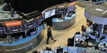 Wall Street termina en terreno mixto: el desplome de las tecnológicas frena el optimismo del mercado
