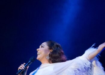 Isabel Pantoja hace historia en Altos de Chavón con un concierto sinfónico inolvidable junto a la Filarmónica de Santo Domingo