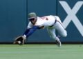 MLB: Eli White es activado y José Azócar es puesto en asignación