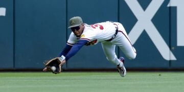 MLB: Eli White es activado y José Azócar es puesto en asignación