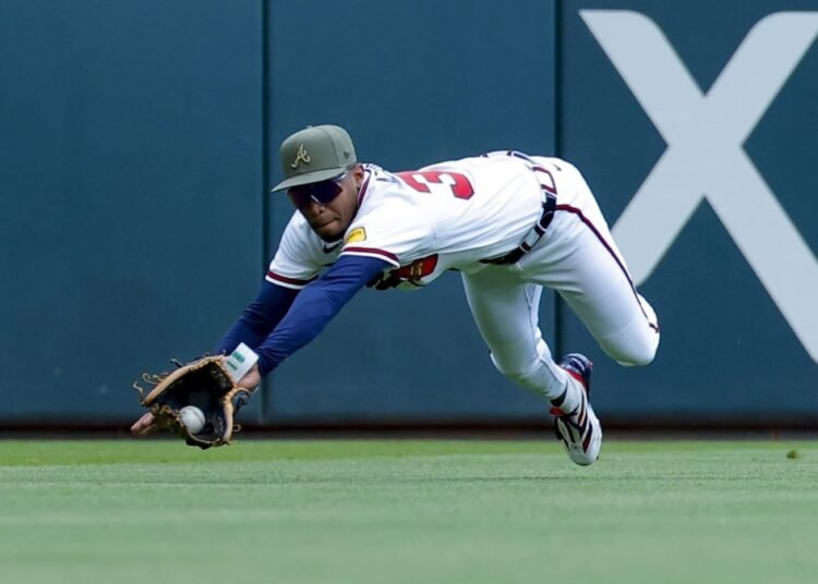 MLB: Eli White es activado y José Azócar es puesto en asignación