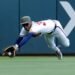 MLB: Eli White es activado y José Azócar es puesto en asignación