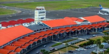 Emergencia en Santiago: hospitalizan a cuatro pasajeros tras detectar un extraño olor en pleno vuelo